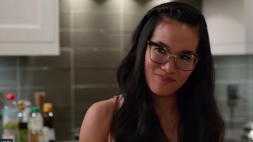 Les lunettes de vue écaille Papillon portées par Sasha (Ali Wong) dans Always Be My Maybe