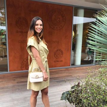 Dress type blazer beige yellow Sisley short sleeve carried by Marine Lorphelin at Roland Garros, the 26.05.19