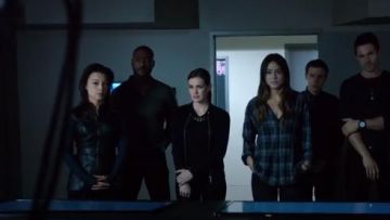Maje Embellished Tee worn by Jemma Simmons (Elizabeth Henstridge) in Marvel's Agents of S.H.I.E.L.D. (S01E19)