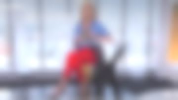 The blue shirt of Claire Chazal in free Entrance the 30.05.2019