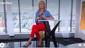 La chemise bleue de Claire Chazal dans Entrée libre le 30.05.2019