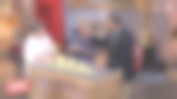 La chemise violette à fleurs portée par Sophie Davant dans Affaire conclue du 23 mai 2019