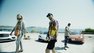 The shirt Versace worn by Capo in his clip International Gangstas with Farid Bang, 6ix9ine and SCH