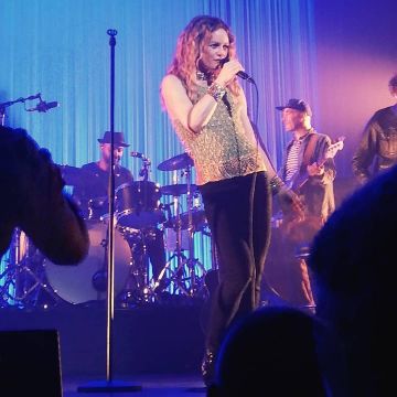 The black pants slim Frame worn by Vanessa Paradis for his tour of The Sources and his Concert in Brussels on may 31, 2019