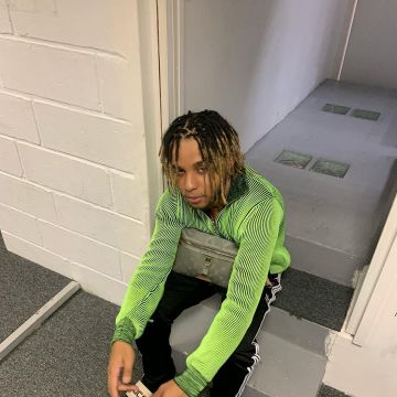 Les claquettes Gucci de Zola sur son compte Instagram @binkszola