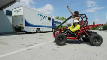 Le jogging Brooklyn Cloth porté par Lorenzo dans son clip Champagne & Pétou feat. Charles Vicomte