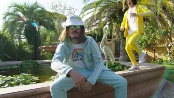 Le t-shirt Dickhouse arc-en-ciel porté par Lorenzo dans son clip Champagne & Pétou feat. Charles Vicomte