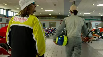 La veste Fila X Sanrio Racing portée par Lorenzo dans son clip Champagne & Pétou feat. Charles Vicomte