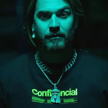 Le sweatshirt noir Marcelo Burlon porté par SCH sur son compte Instagram