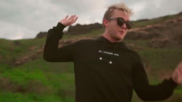 Le sweatshirt noir Dolce & Gabbana porté par Vald dans le clip L'addition de Heuss l'Enfoiré