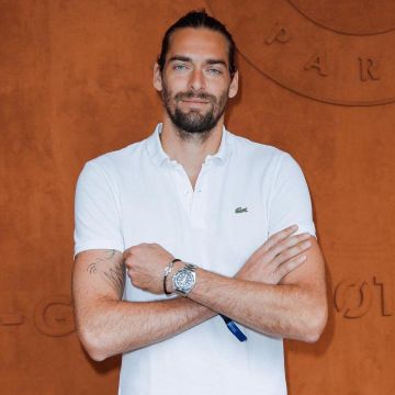 The polo white Lacoste worn by Camille Lacourt at Roland Garros on June 1, 2019