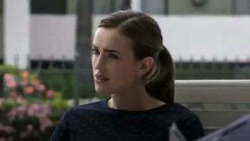 Chinti y Parker Star-Print Organic Cotton Top usado por Jemma Simmons (Elizabeth Henstridge) en Marvel's Agents of S.H.I.E.L.D. (S01E21)