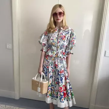 Le sac à main panier en toile et osier à finitions en cuir blanc porté par Elle Fanning sur le compte instagram de @whowhatwear.uk en Mai 2019