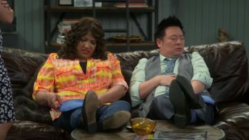 Calvin Klein Imprimé Utilitaire Shirt porté par Yolanda (Kym Whitley) chez les Jeunes Et de la Faim (S02E16)