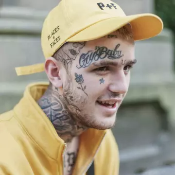 The cap yellow Places+Faces worn by Lil Peep on the account Instagram @Trimosievski