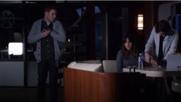 Levis Vintage Clothing Ribbed Cardigan usado por Leo Fitz (Iain De Caestecker) en Marvel's Agents of S.H.I.E.L.D. (S02E14)
