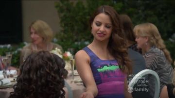 Karen Millen Coloriste de Bande de Signature Stretch Robe portée par Sofia Rodriguez (Aimee Carrero) chez les Jeunes Et de la Faim (S02E20)