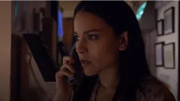 Collar de gotas de plata Sterlin usado por Kara (Maya Stojan) en Marvel's Agents of S.H.I.E.L.D. (Episodio 18 de la temporada 2)