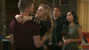 Bcbgmaxazria Front Zip Romper usado por Thia Megia como se ve en Days of Our Lives marzo 28, 2019