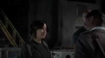 Topshop ‘Elsa’ Quatre de Poche Utilitaire Veste portée par Daisy 'Skye' Johnson (Chloe Bennet) dans Marvel Agents of S. H. I. E. L. D. (S03E02)