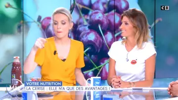 Le t-shirt à broderie bouche de Caroline Ithurbide dans William à midi du 3 juin 2019
