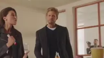 Blanc t-shirt porté par Danny McNamara (Matt Barr) comme on le voit dans le Sang Et les Trésors (S01E03)