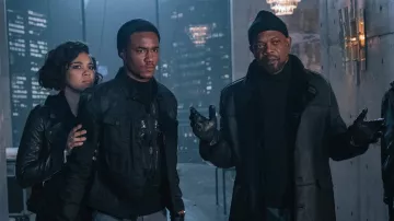 Black gloves worn by John Shaft II (Samuel L. Jackson) in Shaft