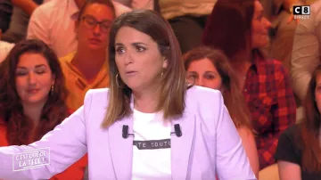 The t-shirt "Haute Couture" worn by Valerie Bénaïm in It is that of the tv ! of June 3, 2019