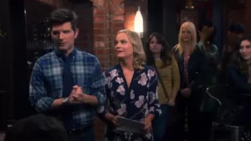 Diane von Furstenberg Freya Robe portée par Leslie Knope (Amy Poehler) dans les Parcs et les Loisirs (S06E21)