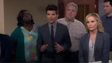 Joie Agnella Blouse in Silverfox worn by Leslie Knope (Amy Poehler) in Parks and Recreation (S06E21)