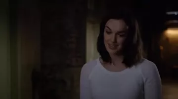 Rag & Bone Shari Pull Chandail porté par Jemma Simmons (Elizabeth Henstridge) dans Marvel Agents of S. H. I. E. L. D. (S03E08)