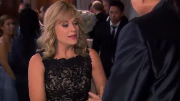 Tadashi Shoji Ruched Lace-Bodice Gown in Black worn by Leslie Knope (Amy Poehler) in Parks and Recreation (S07E01)