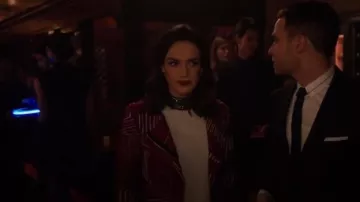 Chaqueta asimétrica IRO usada por Jemma Simmons (Elizabeth Henstridge) en Marvel's Agents of S.H.I.E.L.D. (S03E18)