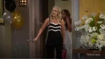 Parker Carmela Chevron Corsage Bustier Crop Combinaison portée par Gabi Diamant (Emily Osment) chez les Jeunes Et de la Faim (S04E03)