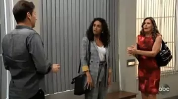 Bcbgmaxazria Houndstooth Paperbag Pantalón de cintura usado por Briana Henry visto en el Hospital General 29 de abril de 2019