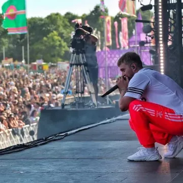 Les Baskets Adidas LXCON Adiprene Blanches portées par Vald pendant le festival WeLoveGreen du 02.06.2019