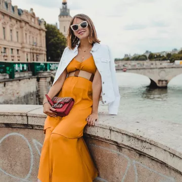 Jean jacket white, worn by blogger Emily of blog The Brunette on the account instagram @emiliebrunette