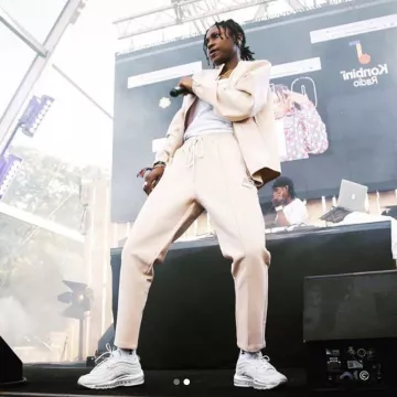 La paire de Nike Air Max 97 blanches de Flohio au festival WeLoveGreen 02.06.2019