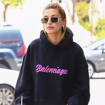 Sunglasses golden green khaki The Spec of Hailey Baldwin on the account Instagram of @lespecs