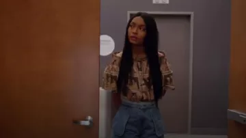 Cérémonie d'ouverture à l'Intérieur des Shorts portés par Zoey Johnson (Yara Shahidi) adultes-ish (S01E03)
