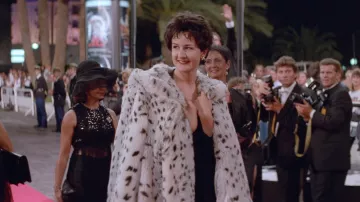 The coat of fur dalmatian brought by The widow of Mr. James (Valerie Lemercier) in The City of fear