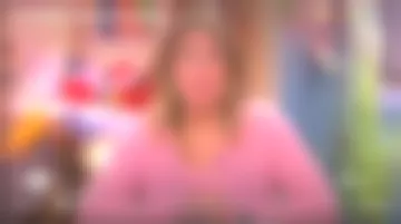 Le pull rose de Agathe Lecaron dans La maison des maternelles le 05.06.2019