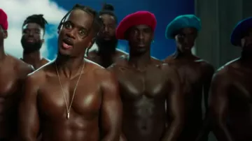 La chaine en or de Black M dans son clip Bon (Prologue)