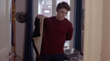 The sweater bordeaux of Valentine Brimont (Thomas Chomal) in Clem (S09E06)