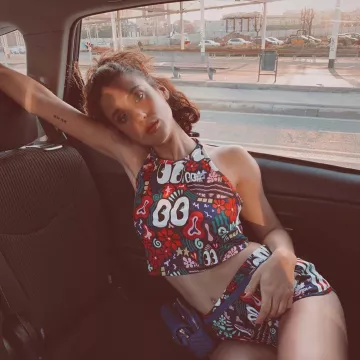 The crop top pattern-Adidas María Pedraza on his account Instagram @mariapedraza_