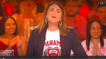 The tee shirt PANAME Valerie Bénaïm in It is that of the tv !the 04.06.2019