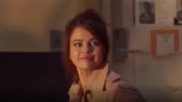 Britanniques à Long Trench porté par Selena Gomez dans Un Jour de pluie à New York