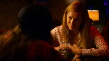 The white blouse printed of Mary Ann (Laura Linney) in The Chronicles of San Francisco (Season1)