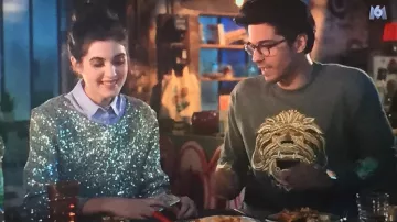 The blouse with sequins silver scope by Leslie in daily life Scenes of the 5.6.2019