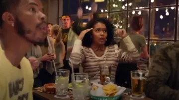 Joie de V-Cou à Manches Longues à Rayures en Laine mélangée Pull porté par Zoey Johnson (Yara Shahidi) adultes-ish (S01E05)